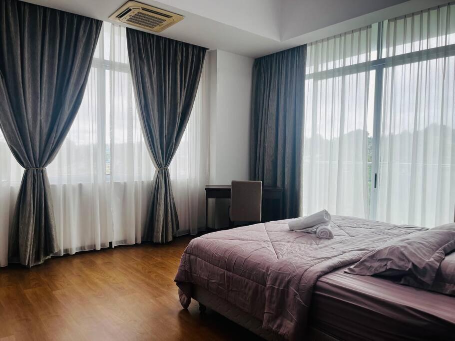 Bay Resort Condominium 3-Bedrooms With Swimming Pool Near The Seaside Miri Eksteriør bilde